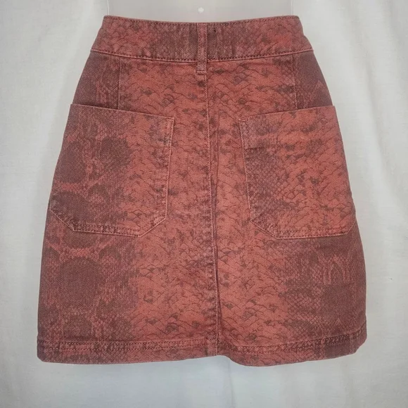 Urban Outfitters BDG Brick Snake Print Denim Mini NWT Skirt LG Waist 15" Retired - Picture 4 of 9